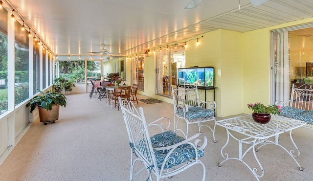 Walkable Historic District Gem: 2 Mi to Dtwn Ocala