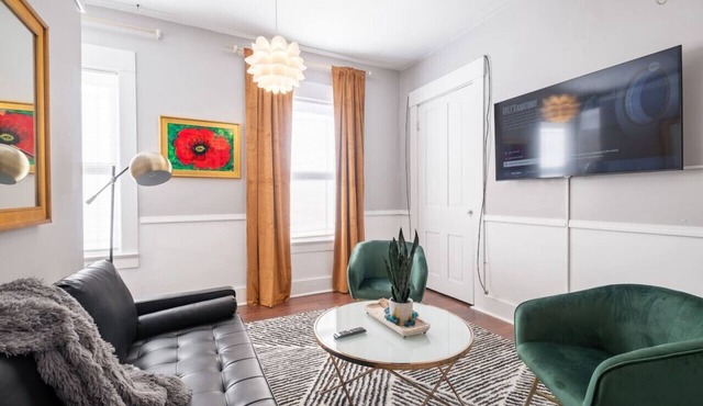 Walkable Historic Home (FREE Bikes to use)