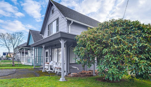 Walkable Home in Hoquiam! Olympic Peninsula Base
