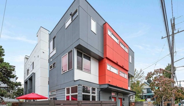 Walkable in Heart of Ballard