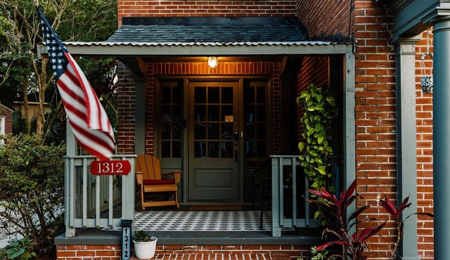 Walkable in heart of San Marco King Porch Sunsets