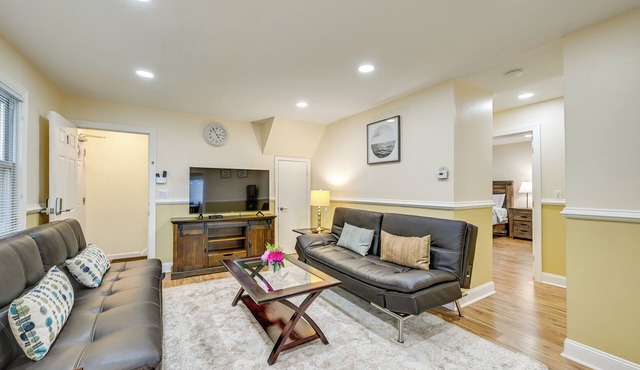 Walkable Jersey City Stay Near Parks & Dining!