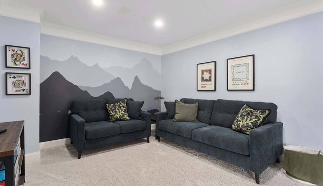 Walkable,Large Home w/King Beds, TV in every room