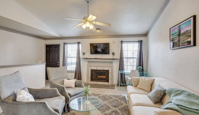 Walkable Location: Charming Dallas Condo!
