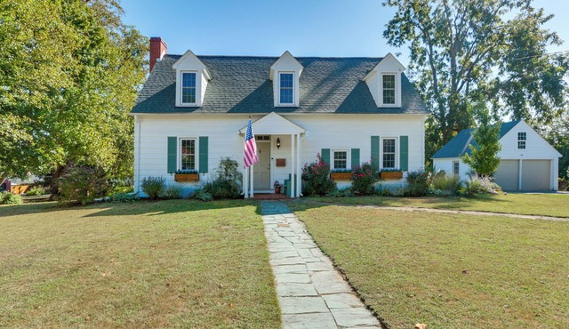 Walkable Location: Historic Home in Charles Town!