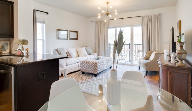 Walkable Lynchburg Condo w/Private Balcony