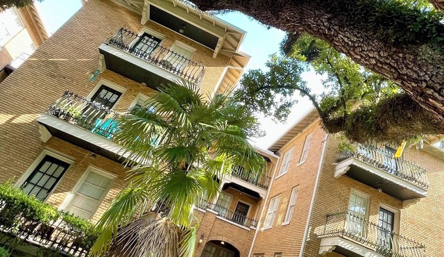 Walkable Midtown Condo Under the Oaks