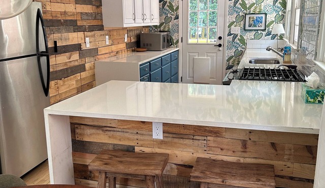 Walkable neighborhood! The Sun House - Entire home to yourself