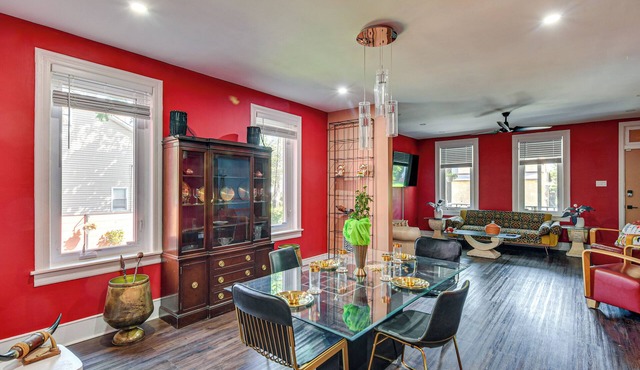 Walkable Neighborhood: Updated Morton Home!