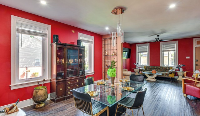 Walkable Neighborhood: Updated Morton Home!