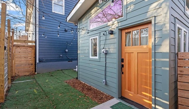 Walkable Oakwood Studio | Steps to DT Raleigh