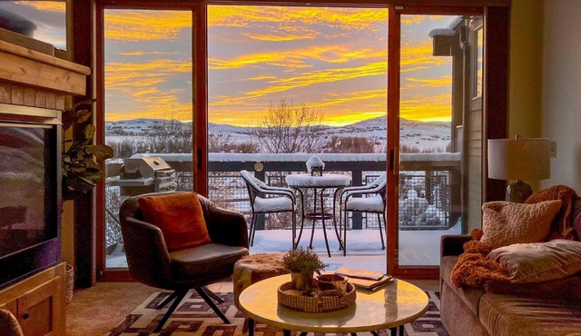 Walkable Park Mountain Getaway Hot Tub and Views!