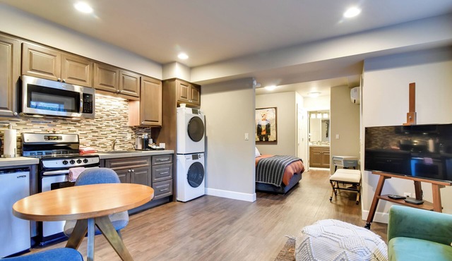 Walkable Portland Studio < 1 Mi to Dtwn!