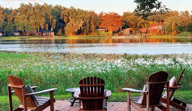 Walkable Quiet Lakefront Retreat near Downtown Orlando with Private Patio