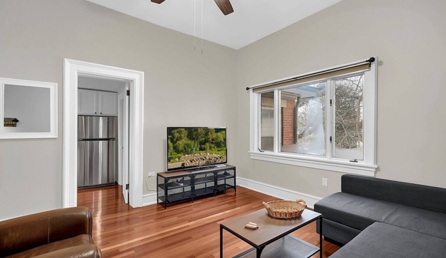 Walkable Short North Retreat | King Bed + CrossFit