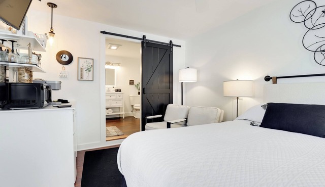 Walkable Studio on Historic Hammondsport Property!