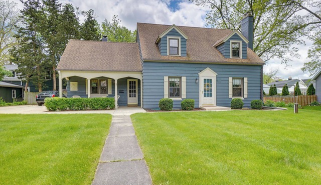 Walkable Thiensville Retreat Near Hiking!