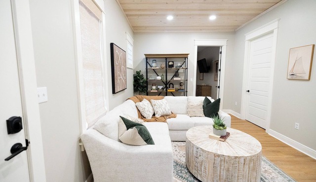 Walkable thru Historic District and Downtown