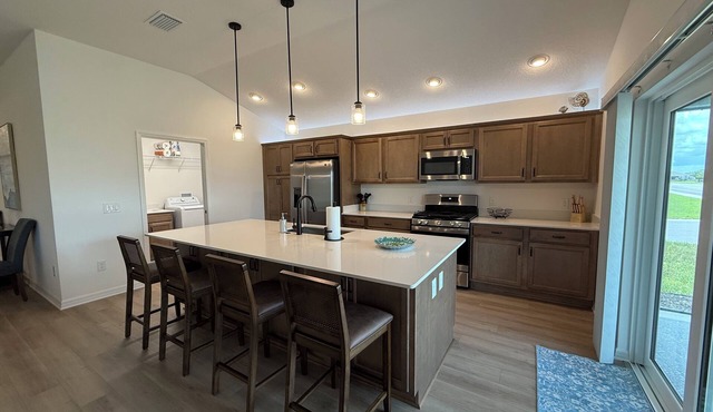 Walkable to Eastport! Beautiful 3 bd/3 ba, close to everything & furnished.