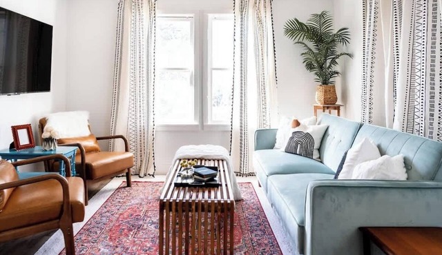 Walkable to Fayetteville + Wine Bar | Sleeps 4