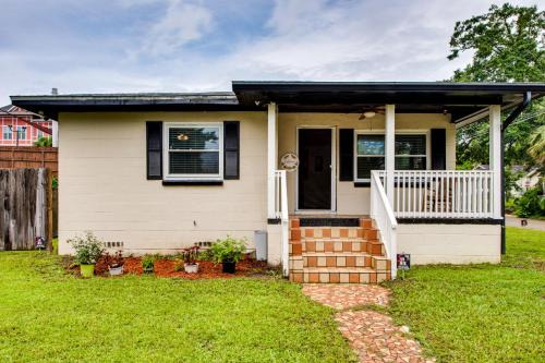 Walkable to FSU Campus Cozy Retreat with Deck!