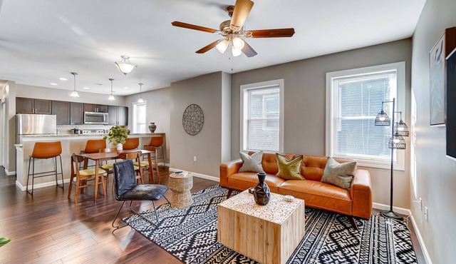 Walkable to Oakley Square-Newly Renovated-King Bed