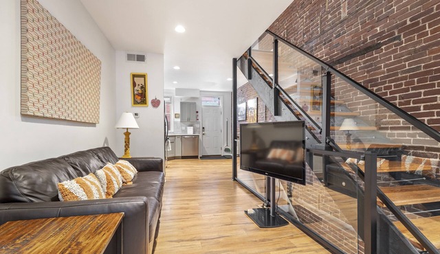 Walkable to two of Pittsburgh's hottest neighborhoods. Free Off-Street Parking.