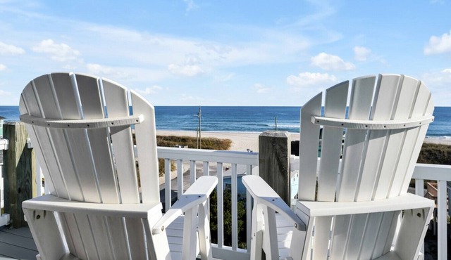 Walkable Topsail Retreat w/Hot Tub & Views!