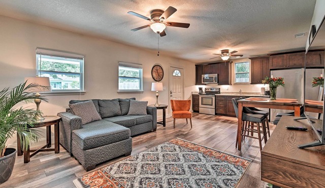 Walkable Winter Garden Bungalow: 3 Blocks to Dtwn