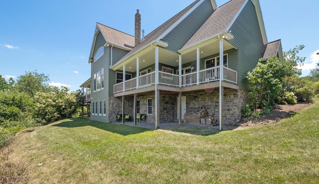 Walker Lake Lodge | Right Near Walker Lake + Hot Tub!