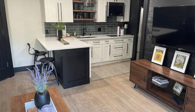 Walker Top Private Quiet Luxury 1 Br. Villa