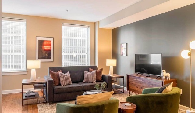 Walkers Paradise & Stunning Eclectic Digs!
