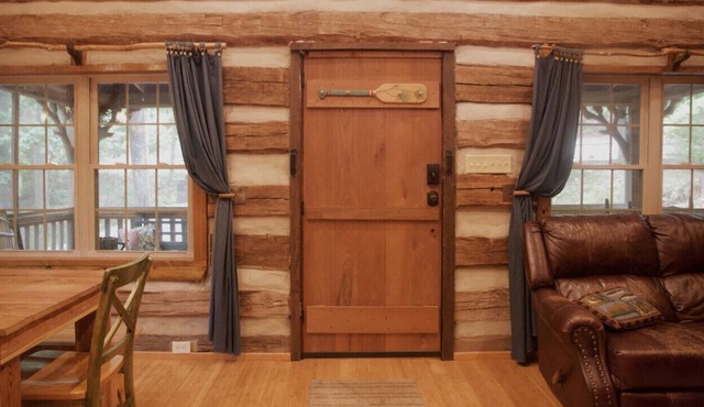 Walking Bear Cabin - 1 mile from Lake Lanier