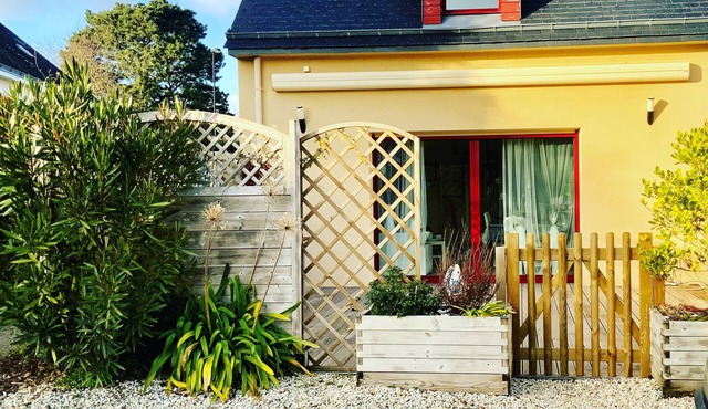 Walking distance to beach, bicycles available 3* family home: sleeps 9