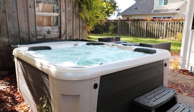 Walking distance to Old town with Hot tub