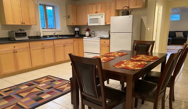 Walking distance to all the pubs and restaurants Waterbury offers!