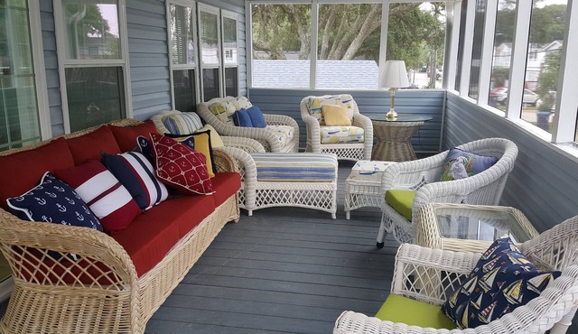 Walking distance beach 5 bedrooms house 2 golf carts