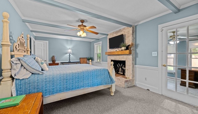 Walking Distance from the Stadium in Beautiful Greenville NC. Sleeps 8.