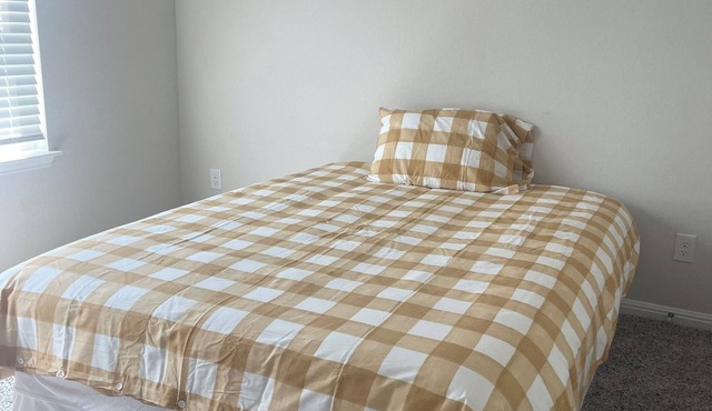 Walking distance from Hutto Downtown. Close to Kalahari Resot and Samsung