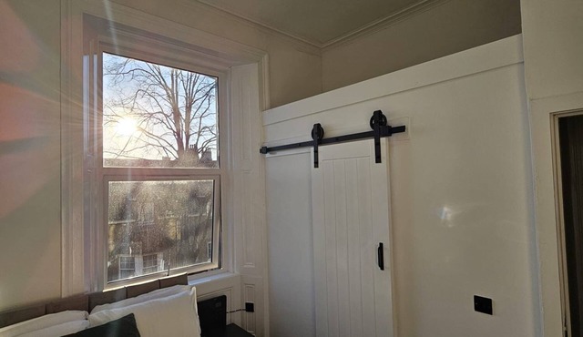 Walking distance to Edinburgh Zoo and Murrayfield Stadium