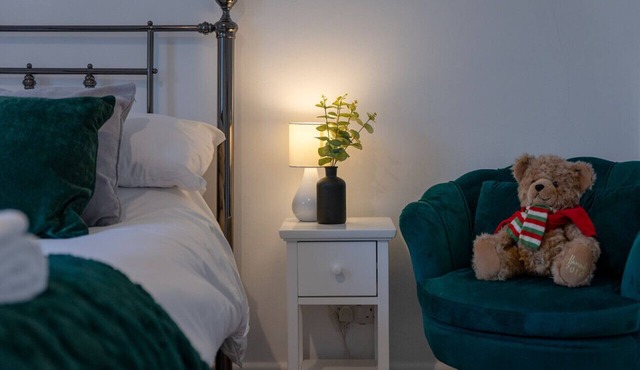 Walking distance into town, sleeps 5