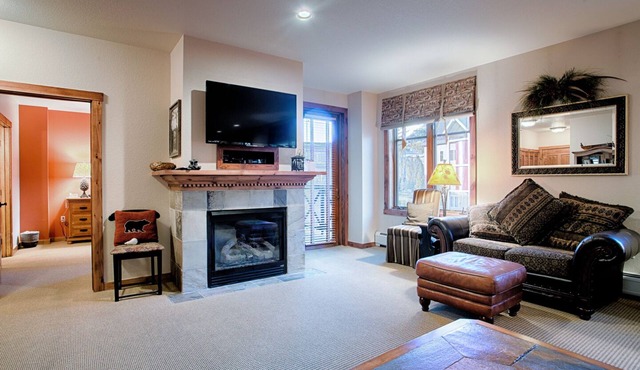 Walking distance to Main Street. Pool and Hot Tubs with a Beautiful View!