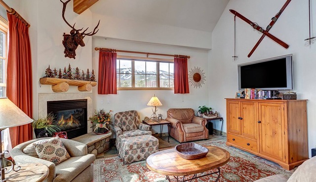 Walking distance to downtown Breckenridge, corner unit with mountain views!