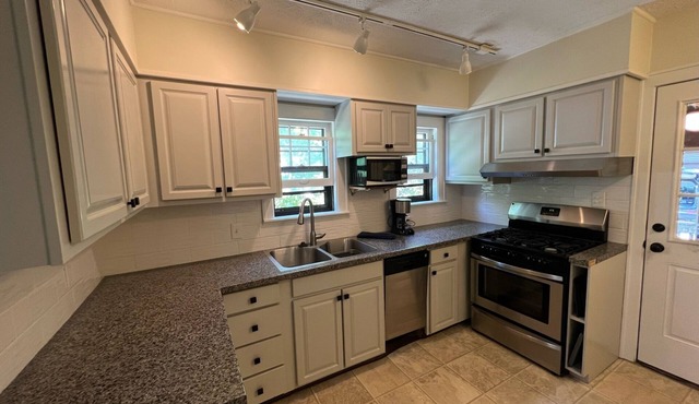 Walking Distance to MSU! Charming 3 bedroom, 1.5 bathroom house.
