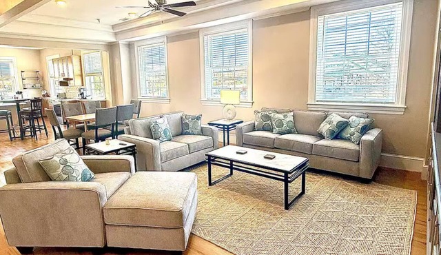 Walking distance to Downtown and JMU. Free parking
