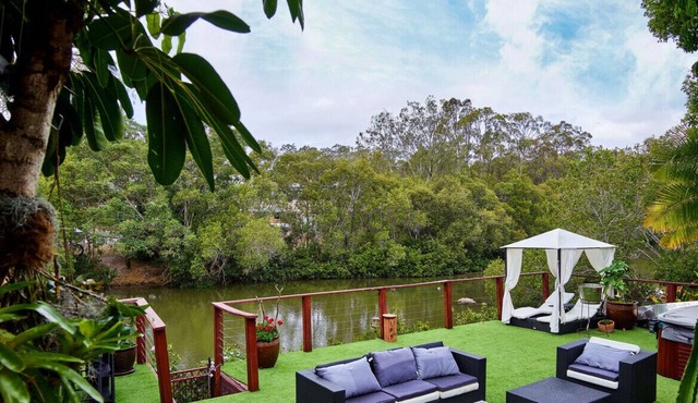 Walking distance to Movie World