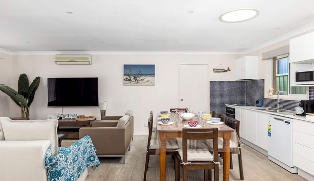 Walking Distance to Birubi Beach