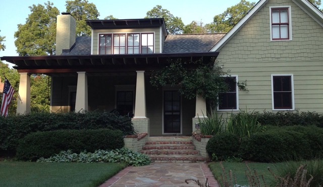 Walking distance to Campus and The Square.