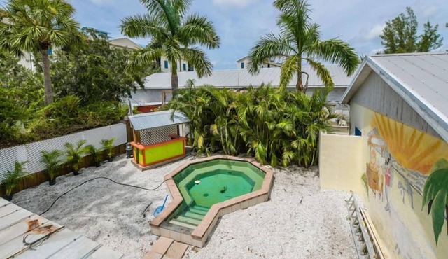 WALKING DISTANCE TO CORTEZ VILLAGE AND SHOPS AND RESTAURANTS.