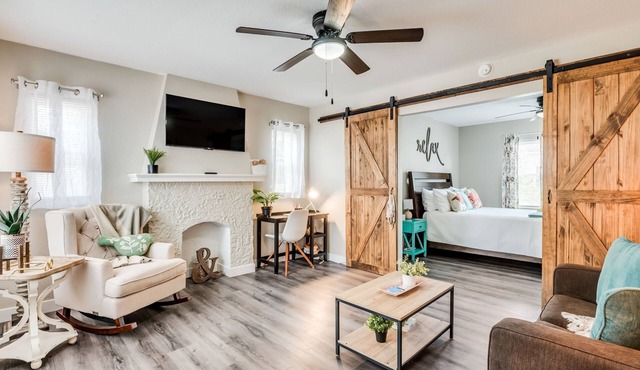 Walking Distance to Downtown Wichita - In Unit W/D!